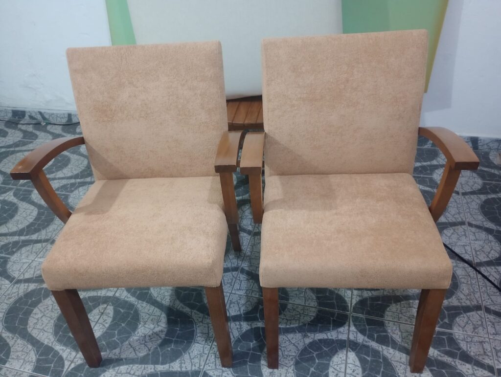 cadeira-reformada-estofamento-novo.jpg