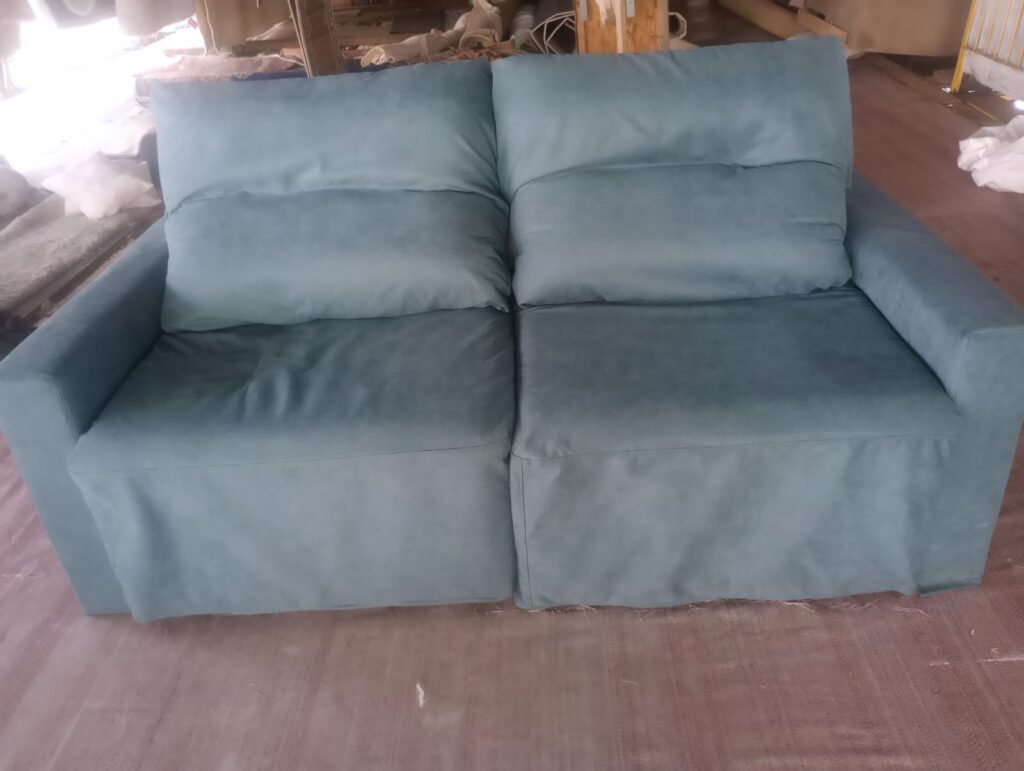 sofá-reformado-com-novo-tecido.jpg